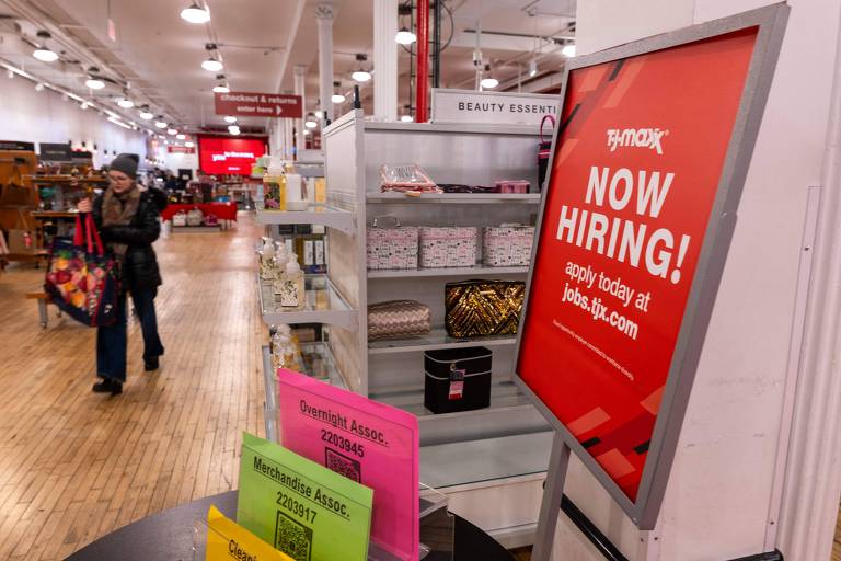 Criação de empregos nos EUA supera expectativas em março, apesar dos juros altos