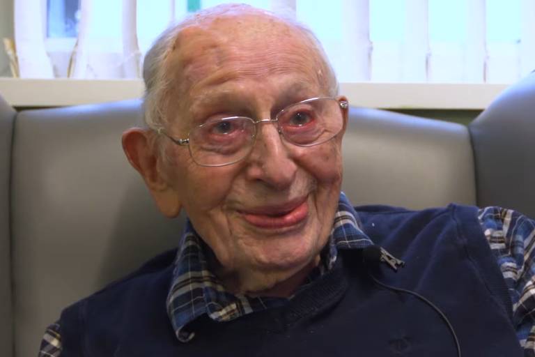 Longevidade é 'pura sorte', diz homem mais velho do mundo, com 111 anos