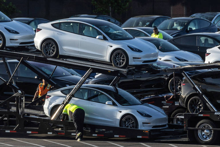 Tesla descarta plano de carro de baixo custo em meio à acirrada concorrência chinesa