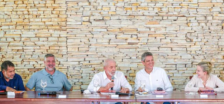 Lula se reúne com representantes de movimentos sociais
