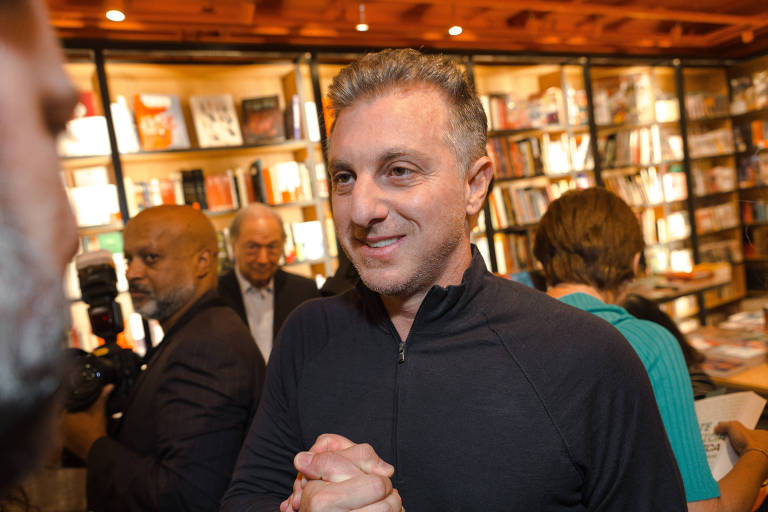 O apresentador Luciano Huck durante evento na Livraria Travessa do Shopping Iguatemi