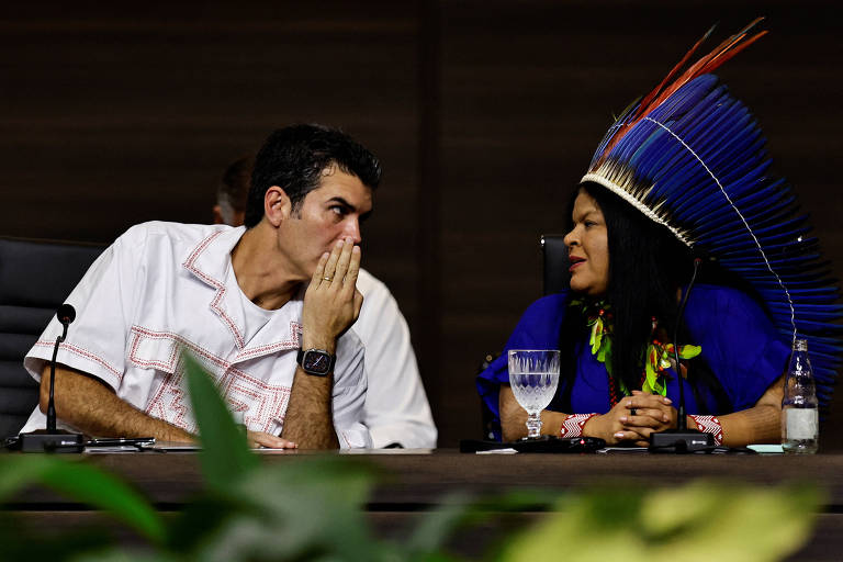 Governador do Pará, Helder Barbalho, conversa com ministra dos Povos Indígenas, Sonia Guajajara, em Belém
