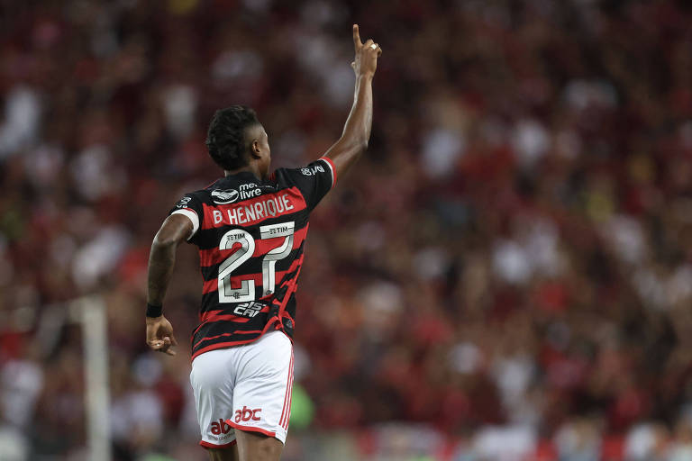 Bruno Henrique comemora seu gol na vitória sobre o Nova Iguaçu na final do Campeonato Carioca neste domingo (7)