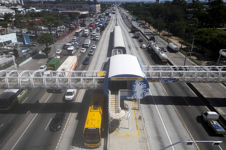 Rio desestimula uso de carro na maior via expressa do país e motoristas reclamam