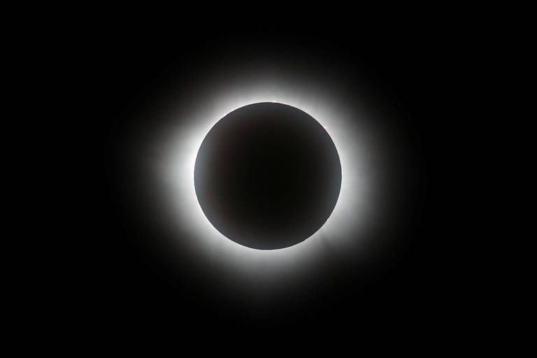 Eclipse solar total desta segunda já pode ser visto no México