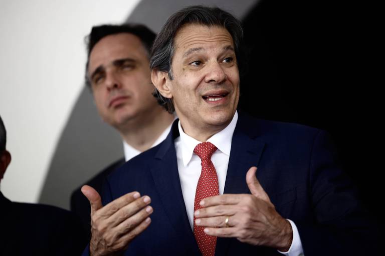 Haddad se esquiva de sucessão na Petrobras e diz que só discute cenários da empresa com Lula