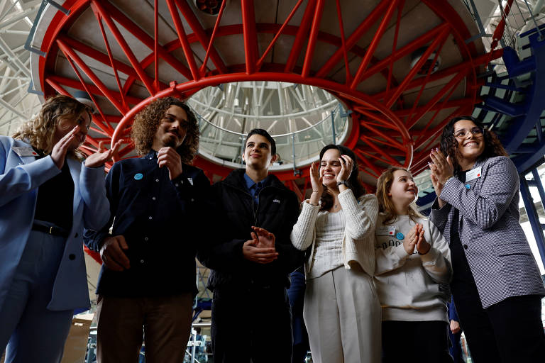 Claudia Duarte Agostinho, Martim Duarte Agostinho, Andre dos Santos Oliveira, Sofia dos Santos Oliveira, Mariana Duarte Agostinho e Catarina dos Santos Mota, os seis jovens portugueses que processaram seu país e outros 32 Estados por violação de direitos humanos; caso do grupo não venceu nesta terça (9)