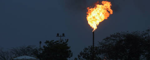 Gas flares are seen at the state energy company Petroleos Mexicanos (Pemex) Perdiz Plant, in Tierra Blanca, Veracruz state, Mexico February 17, 2023. REUTERS/Raquel Cunha ORG XMIT: HFSPPP09