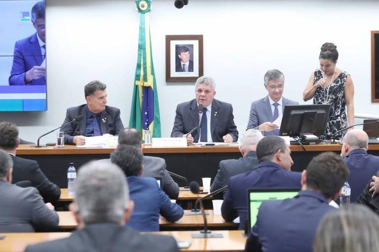 Após bate-boca em comissão, Alberto Fraga diz que 'a partir de agora vai enfrentar o governo'; veja vídeo