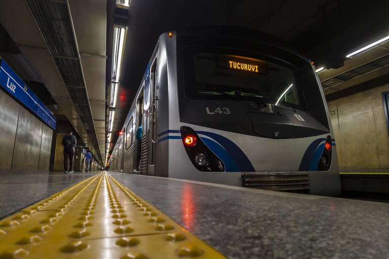 Tarcísio quer privatizar linha 1-azul do Metrô de SP até 2025