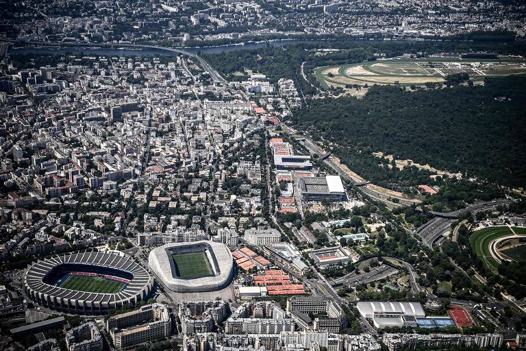 Vista área da região onde se localiza o estádio Parque dos Príncipes, palco dos jogos de futebol