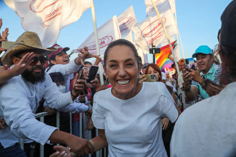 Claudia Sheinbaum, candidata à Presidência pelo partido Morena, do atual líder mexicano André Manuel López Obrador, em comício em Nezahualcoyotl, no México