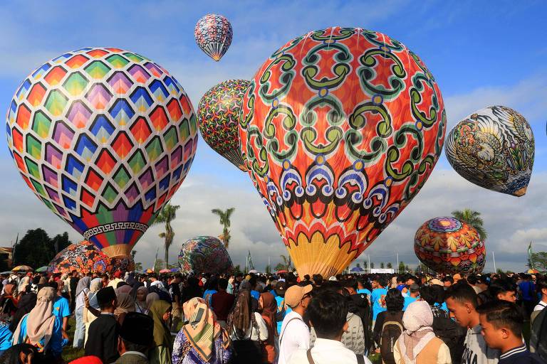 Java recebe festival de balonismo; veja fotos de hoje