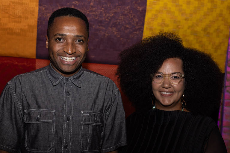 O pesquisador Thiago de Paula Souza, um dos autores da obra, e a escritora Diane Lima, organizadora da publicação