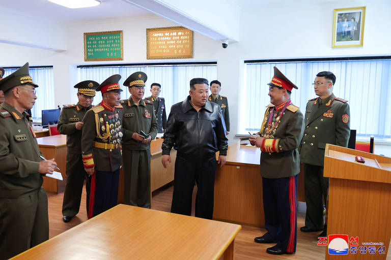 O ditador Kim Jong-un visita a principal universidade militar da Coreia do Norte