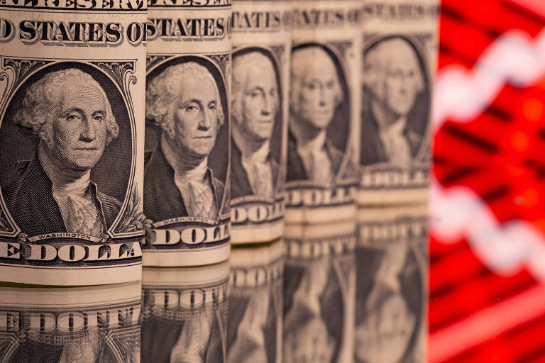 Dólar atinge maior valor em mais de um ano com dados dos EUA e mudança na meta fiscal