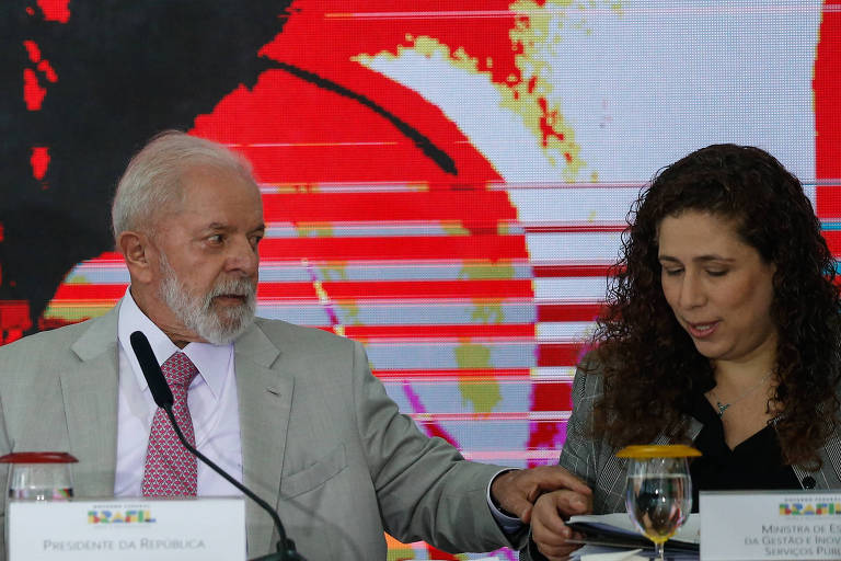 Lula e Esther Dweck participam de entrevista coletiva