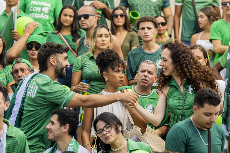 Cenas da novela Familia é Tudo