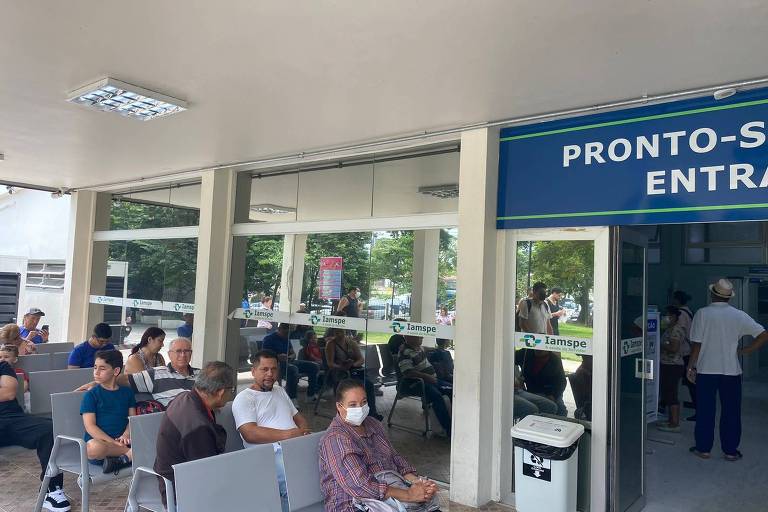Pacientes aguardam horas para atendimento no pronto-socorro do Hospital do Servidor Público de São Paulo