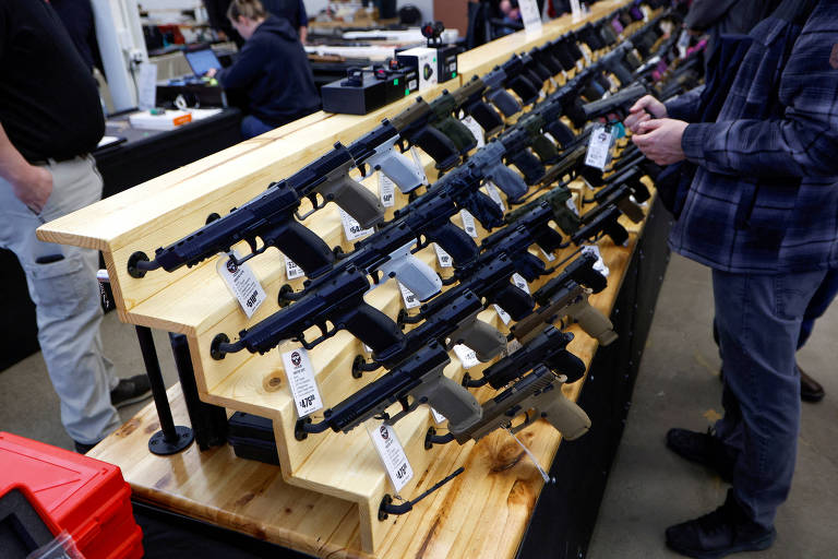 EUA vão ampliar checagem de antecedentes para compras de armas de fogo