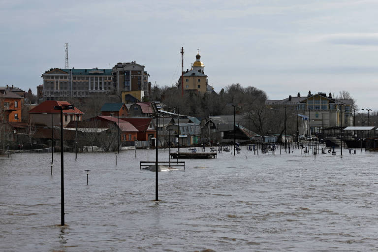 Região Orenburg, na Rússia, é afetada por enchente; veja fotos de hoje