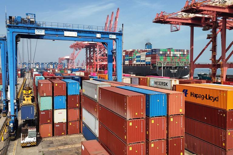 Exportações chinesas caem 7,5% em março, mais que o esperado