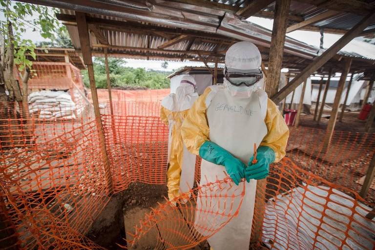 Dez anos após grande epidemia de ebola, remédios não chegam a quem mais precisa na África