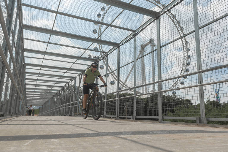 Nova ciclopassarela liga a ciclovia do Rio Pinheiros ao Parque Villa-lobos, na zona oeste da capital