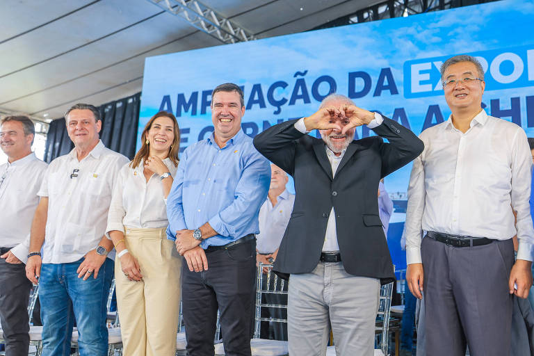  Presidente da República, Luiz Inácio Lula da Silva, junto a Joesley Batista (primeiro a esquerda), durante o ato de comemoração da habilitação de 38 frigoríficos para exportação de carnes para a China, na Rodovia BR-060. Campo Grande - MS