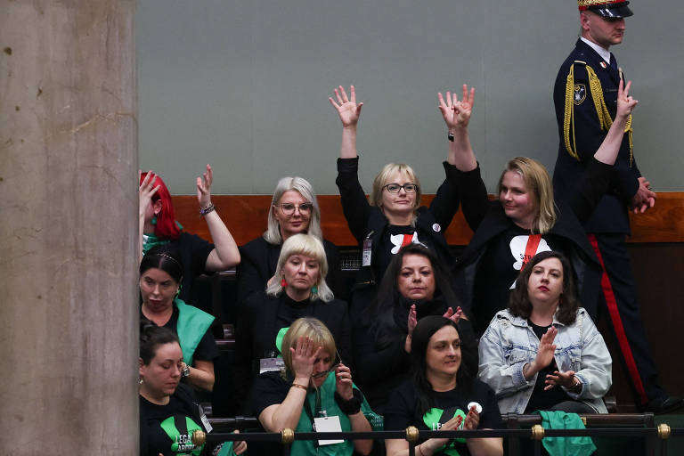 Discussões para a legalização do aborto na Polônia avançam no parlamento