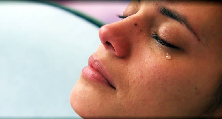 BBB 24: Alane tem crise de choro após desistir de prova: 'Estou sozinha'