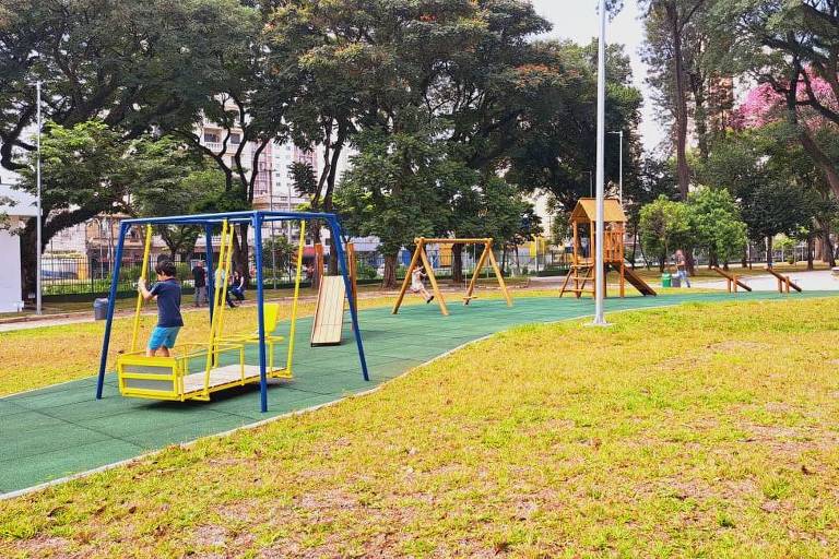 Parque Princesa Isabel, no centro de São Paulo, foi aberto para o público na quinta-feira (11)