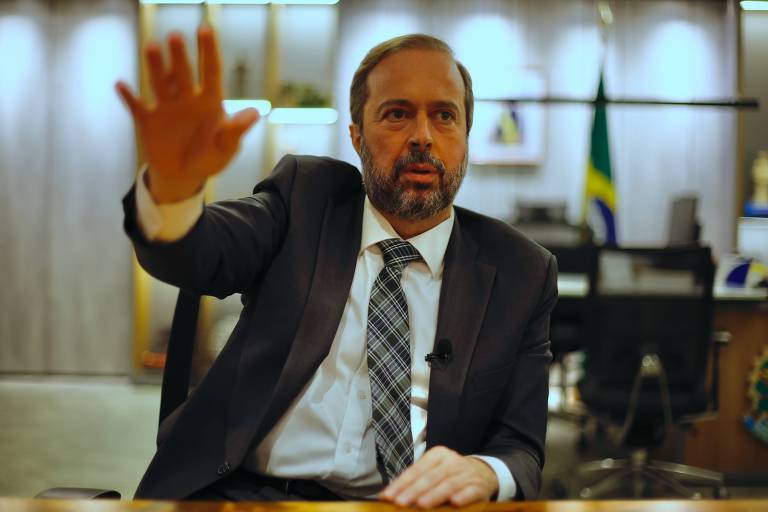 Alexandre Silveira, ministro de Minas e Energia, durante entrevista à Folha