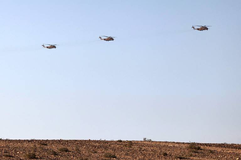 Helicópteros de transporte da Força Aérea de Israel no deserto de Neguev, no sul do país