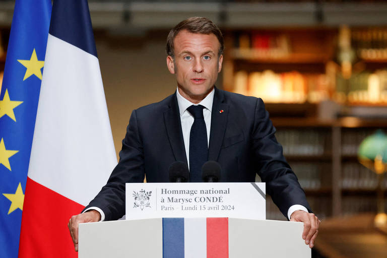 Emmanuel Macron discursa durante cerimônia na Biblioteca Nacional da França, em Paris