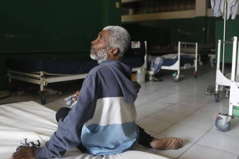 Os últimos pacientes do maior hospital do Haiti, transformado em QG das gangues que desestabilizam o país