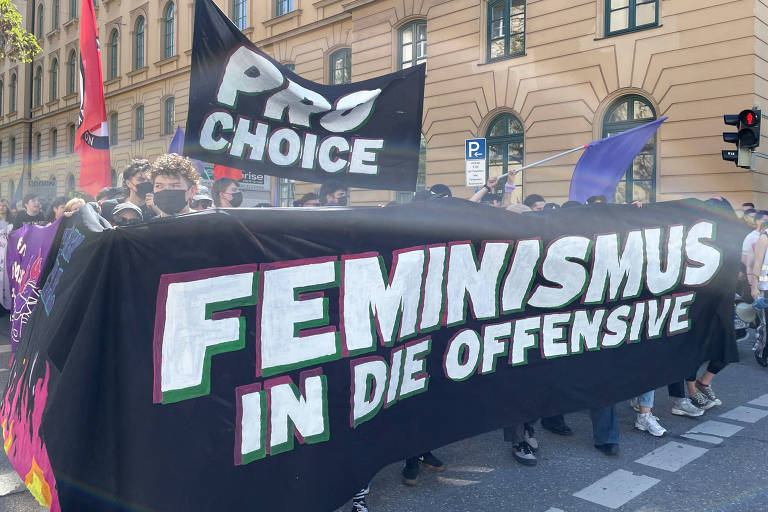 Comissão recomenda que Alemanha legalize aborto até 12 semanas de gravidez