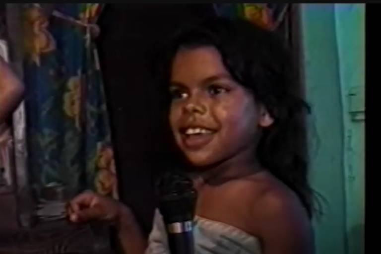 Claudiane, 9 anos, é entrevistada em trabalho da antropóloga Claudia Fonseca na periferia de Porto Alegre em 1994