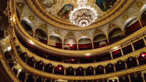 ODESSA, UCRANIA - 13/4/2024 - Galeria interna da Opera de Odessa, Ucrânia. (FOTO: Francisco Proner/Folhapress) * **VENDA SOMENTE NO BRASIL ***