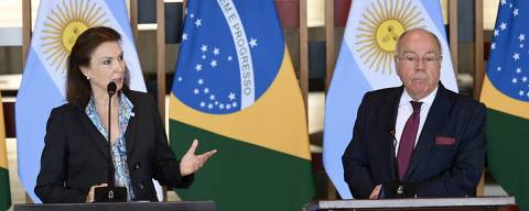 Argentina's Foreign Minister Diana Mondino (L) makes a statement beside her Brazilian counterpart Mauro Vieira at the Itamaraty Palace in Brasilia on April 15, 2024. (Photo by EVARISTO SA / AFP)