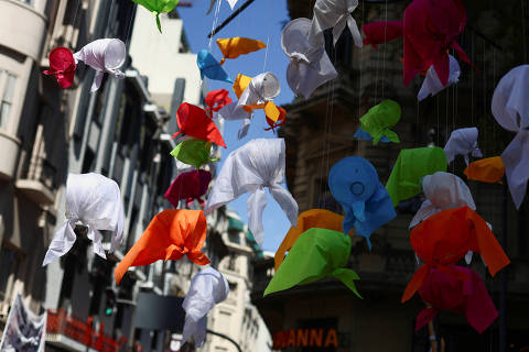 Hats representing the human rights organization Abuelas de Plaza de Mayo (Grandmothers of Plaza de Mayo) hang over a street during a demonstration to mark the 48th anniversary of the 1976 military coup, in Buenos Aires, Argentina March 24, 2024. REUTERS/Matias Baglietto ORG XMIT: LIVE