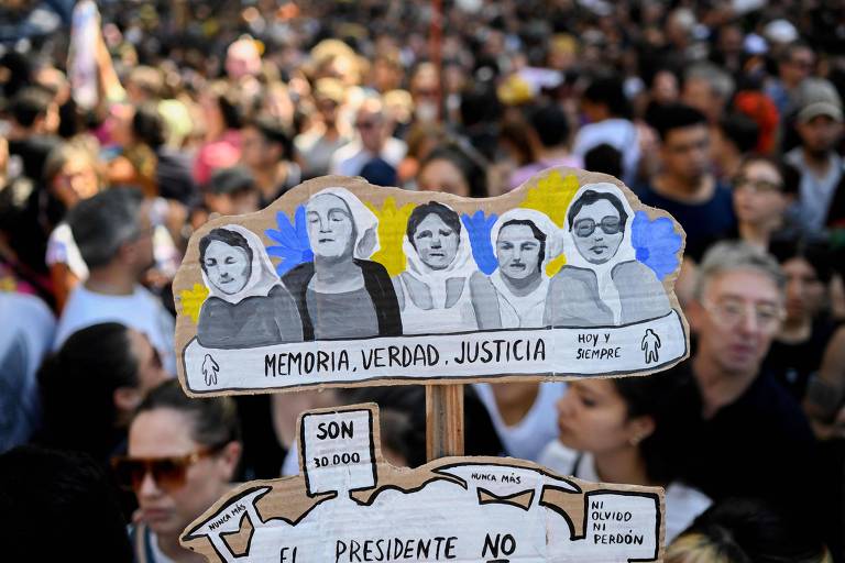 Mães e filhos de mortos pela ditadura argentina travam luta com Milei