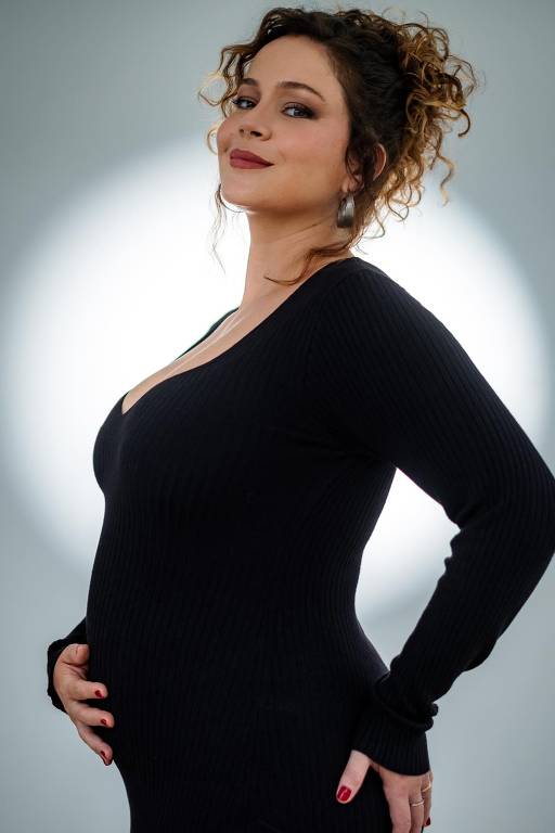 Leandra Leal e Guilherme Burgos anunciaram a gravidez, a atriz ja é mãe de Julia de 9 anos