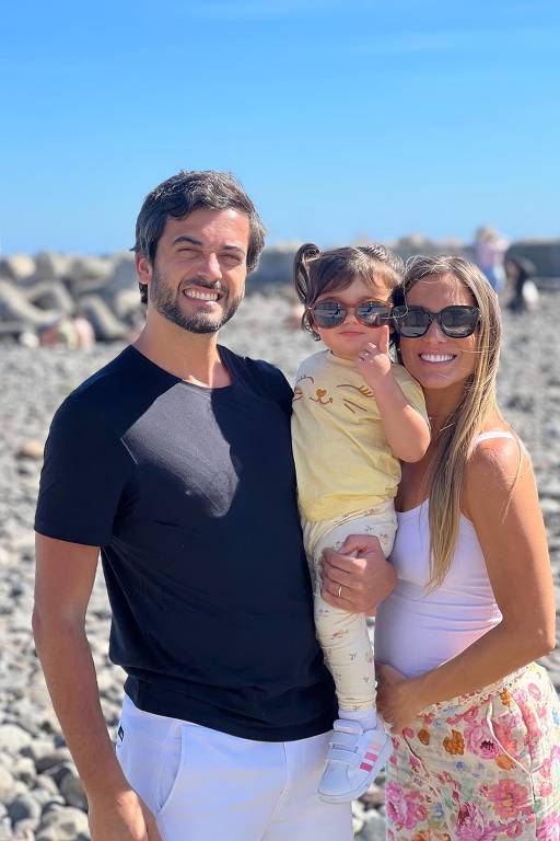 Branca Feres com o marido, Gustavo Frota, e a filha, Nicole . A a ex-atleta do nado sincronizado está a espera do segundo filho