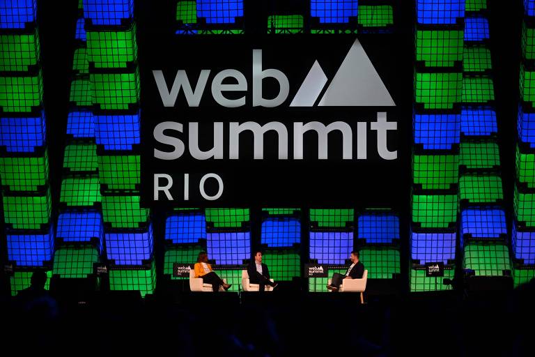 Palco central do Web Summit, no Riocentro, recebe executivos brasileiros e estrangeiros