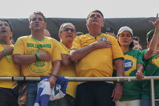 Silas Malafaia, Jair Bolsonaro e Michelle em ato na avenida Paulista, em SP