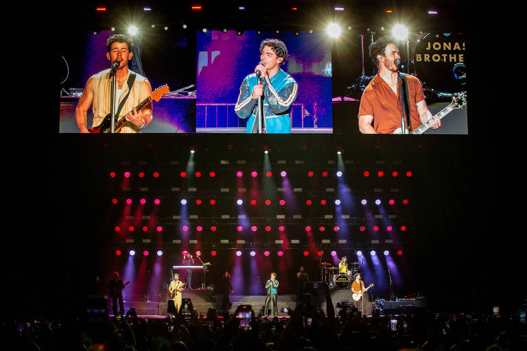Jonas Brothers, guiados pela nostalgia, fazem fãs se esgoelarem em São Paulo