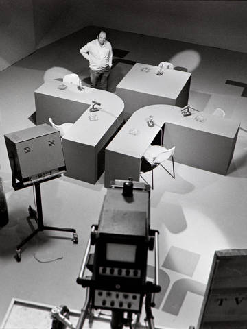 Bastidores do programa História em Debate, da TV Cultura, em foto de 1973