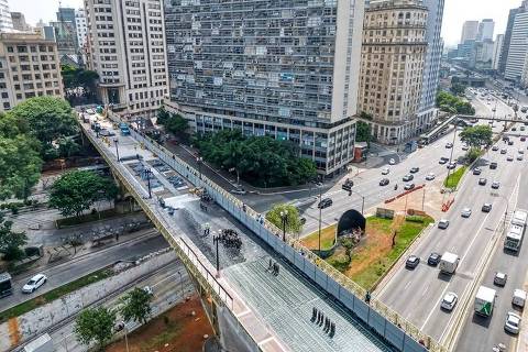 Vista aérea do viaduto Santa Ifigênia, no centro de São Paulo, que passa por obras de recuperação 