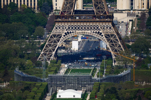General view of the Eiffel Tower Stadium, under construction for the Paris 2024 Olympic and Paralympic Games in Paris, France, April 13, 2024. REUTERS/Sarah Meyssonnier ORG XMIT: GGG-SAM107